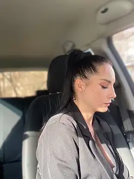 Snapshot of Roxana-Sexy chatting on 02/20/25, 09:11 Roxana-Sexy online show from 02/20/25, 09:11