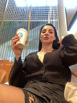 Snapshot of Roxana-Sexy chatting on 02/22/25, 06:06 Roxana-Sexy online show from 02/22/25, 06:06