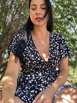 Snapshot of Roxana-Sexy chatting on 09/14/25, 04:22 Roxana-Sexy online show from 09/14/25, 04:22