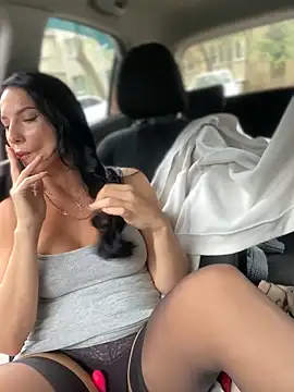 Snapshot of Roxana-Sexy chatting on 09/18/25, 04:14 Roxana-Sexy online show from 09/18/25, 04:14