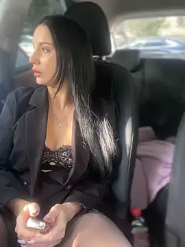 Snapshot of Roxana-Sexy chatting on 10/16/25, 03:40 Roxana-Sexy online show from 10/16/25, 03:40