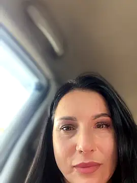 Snapshot of Roxana-Sexy chatting on 10/22/25, 05:52 Roxana-Sexy online show from 10/22/25, 05:52