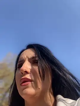 Snapshot of Roxana-Sexy chatting on 10/26/25, 04:07 Roxana-Sexy online show from 10/26/25, 04:07