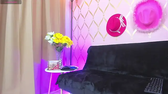 Snapshot of ladylians chatting on 12/18/24, 06:14 ladylians online show from 12/18/24, 06:14