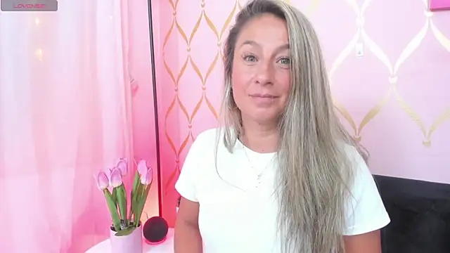 Snapshot of ladylians chatting on 01/08/25, 05:37 ladylians online show from 01/08/25, 05:37