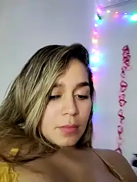 Snapshot of LaurenWelly_ chatting on 02/06/25, 03:27 LaurenWelly online show from 02/06/25, 03:27