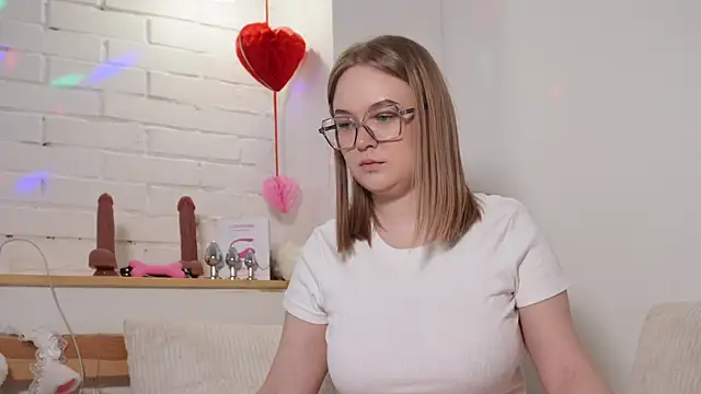MonicaAsis online show from 12/10/24, 06:06