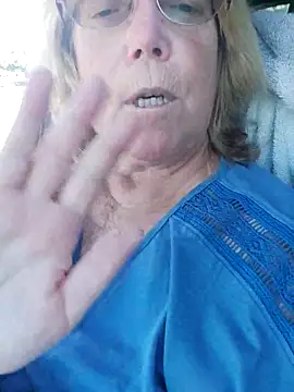 Snapshot of _sunshine__ chatting on 09/19/25, 12:28  sunshine   online show from 09/19/25, 12:28