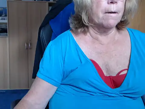 Snapshot of _sunshine__ chatting on 09/24/25, 06:28  sunshine   online show from 09/24/25, 06:28