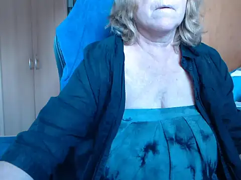 Snapshot of _sunshine__ chatting on 10/01/25, 06:52  sunshine   online show from 10/01/25, 06:52