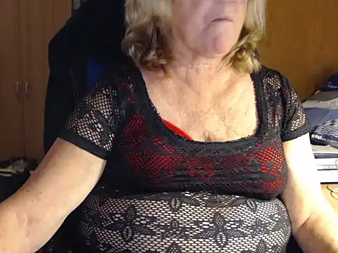 Snapshot of _sunshine__ chatting on 10/16/25, 05:47  sunshine   online show from 10/16/25, 05:47