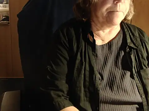 Snapshot of _sunshine__ chatting on 11/13/25, 05:12 sunshine online show from 11/13/25, 05:12