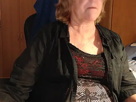 Snapshot of _sunshine__ chatting on 11/17/25, 04:35 sunshine online show from 11/17/25, 04:35