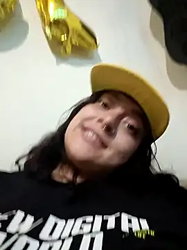 Snapshot of CORALINE_GREYM chatting on 10/18/25, 07:31 CORALINE GREYM online show from 10/18/25, 07:31