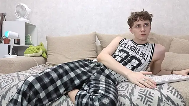 Snapshot of aqualidolly chatting on 12/16/24, 05:38 aqualidolly online show from 12/16/24, 05:38