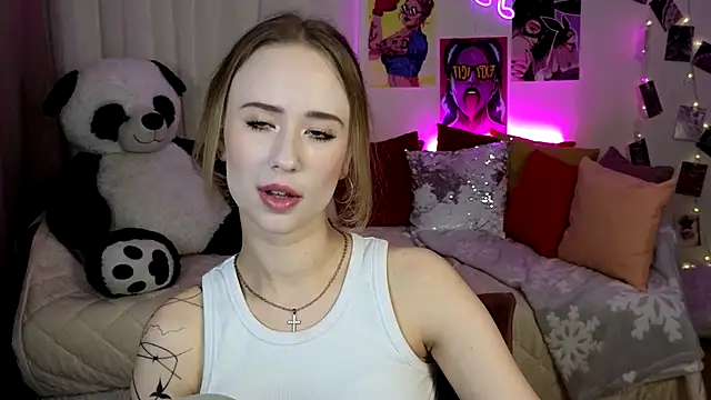 Snapshot of SashaBrooks chatting on 09/16/25, 06:09 SashaBrooks online show from 09/16/25, 06:09