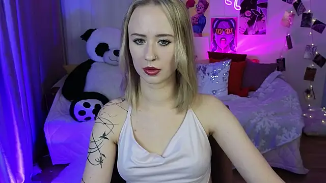 Snapshot of SashaBrooks chatting on 10/17/25, 06:10 SashaBrooks online show from 10/17/25, 06:10