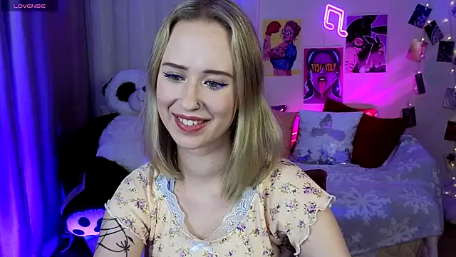 Snapshot of SashaBrooks chatting on 10/24/25, 06:04 SashaBrooks online show from 10/24/25, 06:04