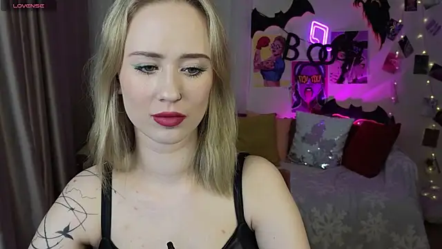 Snapshot of SashaBrooks chatting on 11/02/25, 01:35 SashaBrooks online show from 11/02/25, 01:35