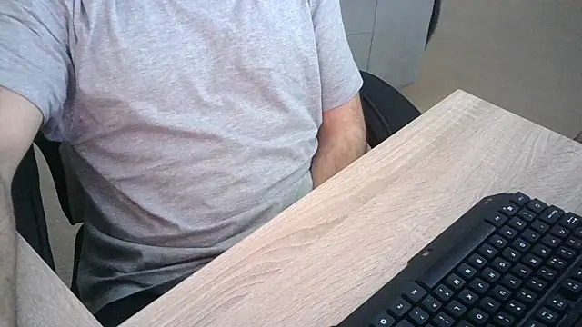 Snapshot of zebymasry chatting on 10/29/25, 02:52 zebymasry online show from 10/29/25, 02:52