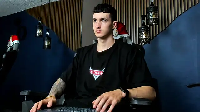 JacksonOlsenn online show from 01/07/25, 06:14
