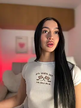 maddy bronw  online show from 10/15/25, 10:10