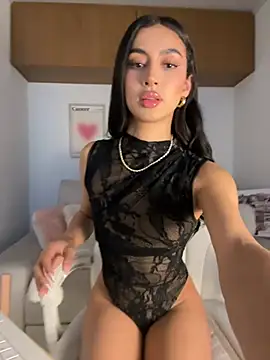 maddy bronw  online show from 05/15/26, 10:39