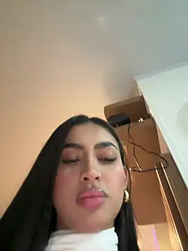 maddy bronw  online show from 05/19/26, 01:56