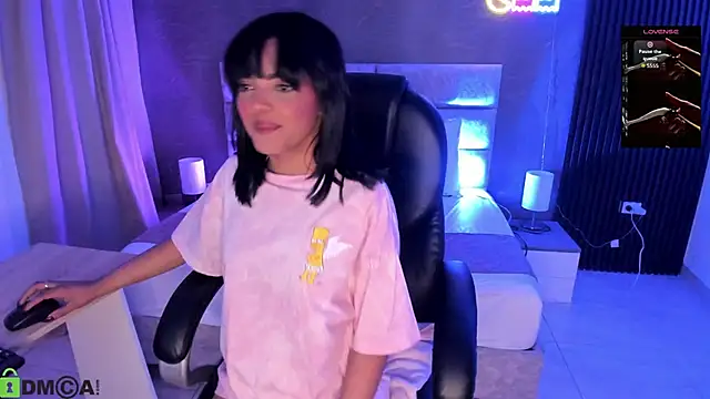 Cristal  adams online show from 10/17/25, 12:41