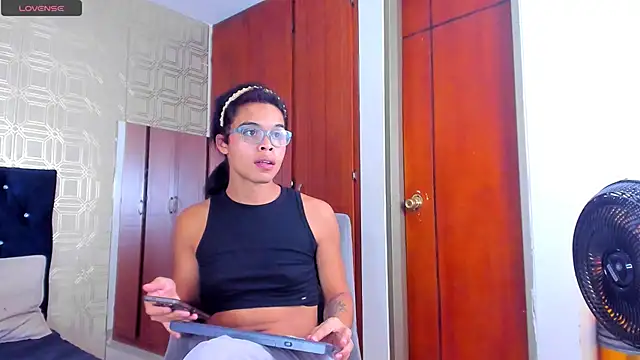 evelyn wine online show from 03/08/25, 12:11