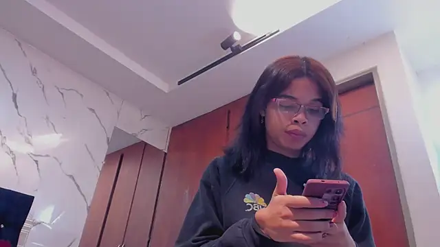 Snapshot of evelyn_wine chatting on 10/13/25, 07:03 evelyn wine online show from 10/13/25, 07:03