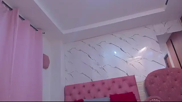 evelyn wine online show from 11/12/25, 07:13