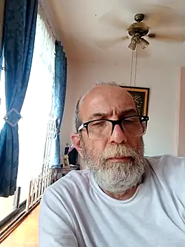 Snapshot of peterjohnsuarmanero chatting on 04/26/26, 03:32 peterjohnsuarmanero online show from 04/26/26, 03:32