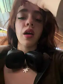 Lily  Belle online show from 12/25/24, 04:11
