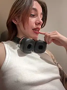 Lily  Belle online show from 03/14/25, 04:30