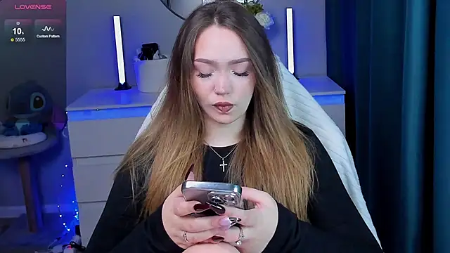 Snapshot of Evia_r0se chatting on 10/18/25, 01:34 Evia r0se online show from 10/18/25, 01:34