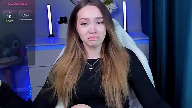 Snapshot of Evia_r0se chatting on 10/19/25, 01:56 Evia r0se online show from 10/19/25, 01:56