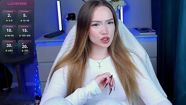 Snapshot of Evia_r0se chatting on 10/26/25, 02:23 Evia r0se online show from 10/26/25, 02:23