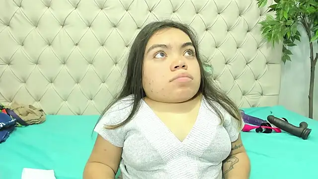 Snapshot of Michelle_Brooks chatting on 12/14/24, 01:27 Michelle Brooks online show from 12/14/24, 01:27