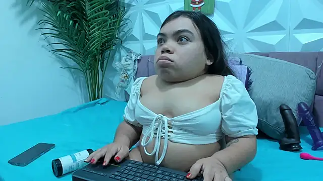 Snapshot of Michelle_Brooks chatting on 12/31/24, 11:53 Michelle Brooks online show from 12/31/24, 11:53