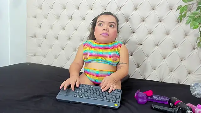 Snapshot of Michelle_Brooks chatting on 02/03/25, 11:05 Michelle Brooks online show from 02/03/25, 11:05