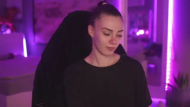 StephanieNeeson online show from 12/30/24, 10:34