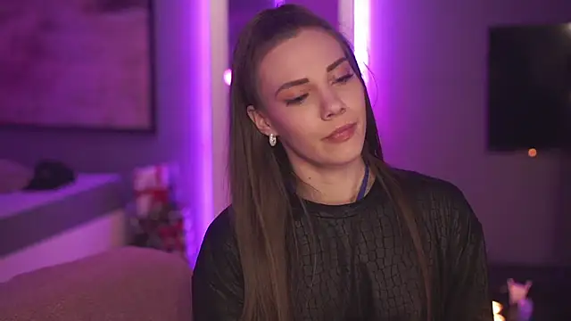 StephanieNeeson online show from 12/31/24, 10:34