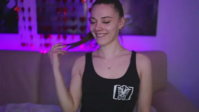 StephanieNeeson online show from 02/17/25, 10:36