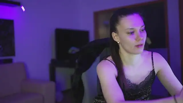 StephanieNeeson online show from 02/28/25, 11:01