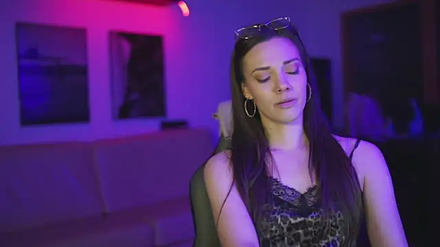 StephanieNeeson online show from 03/21/25, 10:28