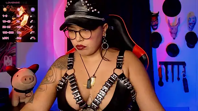 Snapshot of LilithSharon chatting on 11/08/25, 05:01 LilithSharon online show from 11/08/25, 05:01