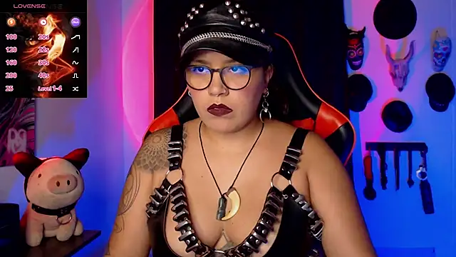 Snapshot of LilithSharon chatting on 12/13/25, 07:53 LilithSharon online show from 12/13/25, 07:53