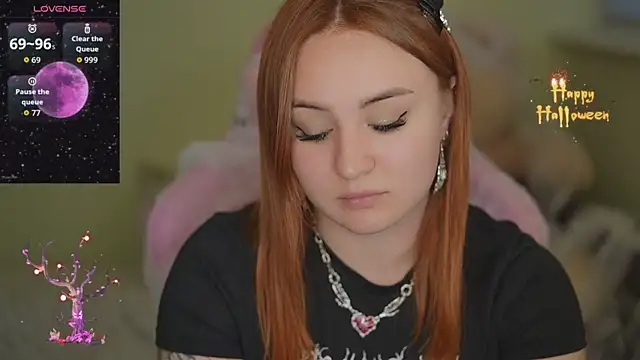 Snapshot of LovelyBell chatting on 10/28/25, 02:31 LovelyBell online show from 10/28/25, 02:31