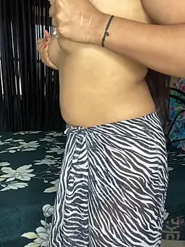 Hot royalbhabhi online show from 12/22/24, 10:17